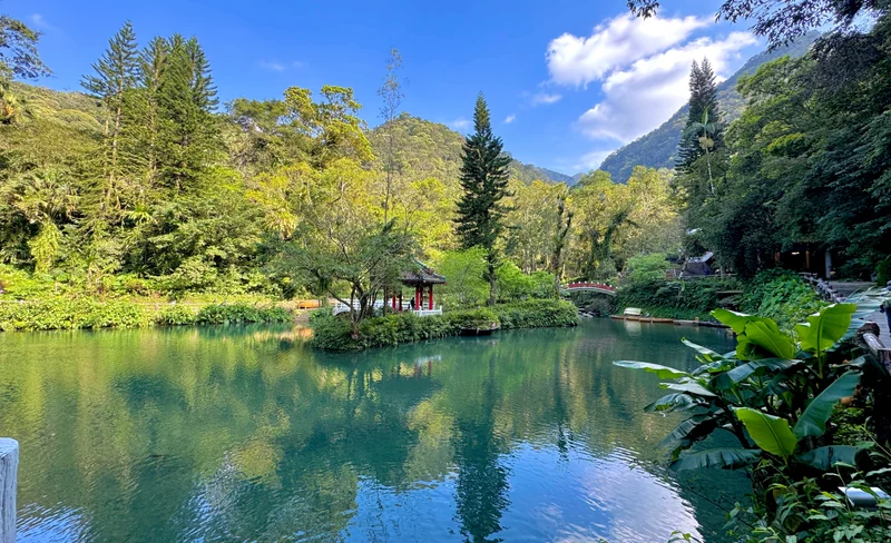 Taipei Wulai Sightseeing Train and Old Street Day Trip