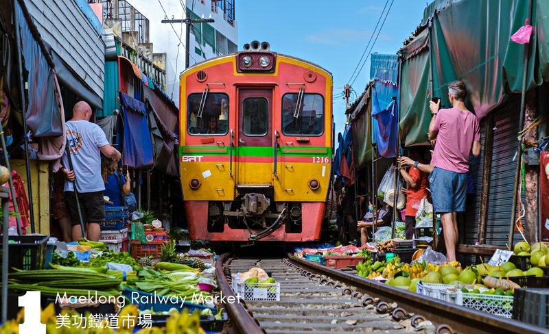 Classic Bangkok One Day Tour, Maeklong Railway and Damnoen Saduak Floating Market
