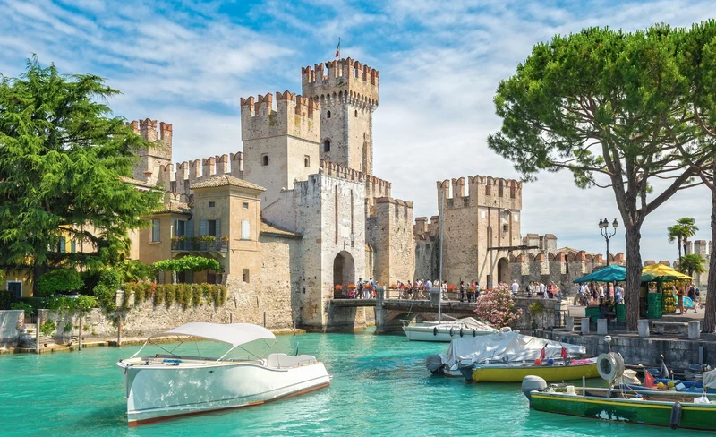 Verona, Sirmione and Lake Garda tour from Milan