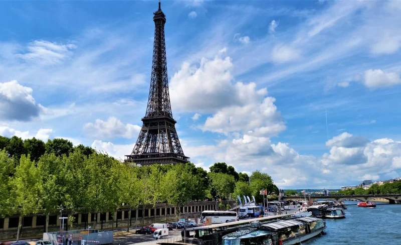 Best of Paris: Eiffel Tower, Seine River Cruise and Louvre Museum