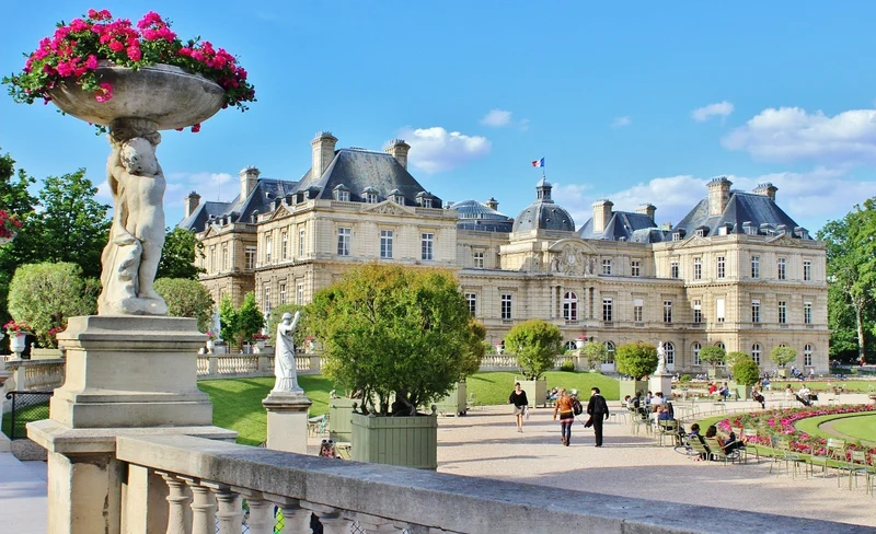 Latin Quarter Walking Tour in Paris