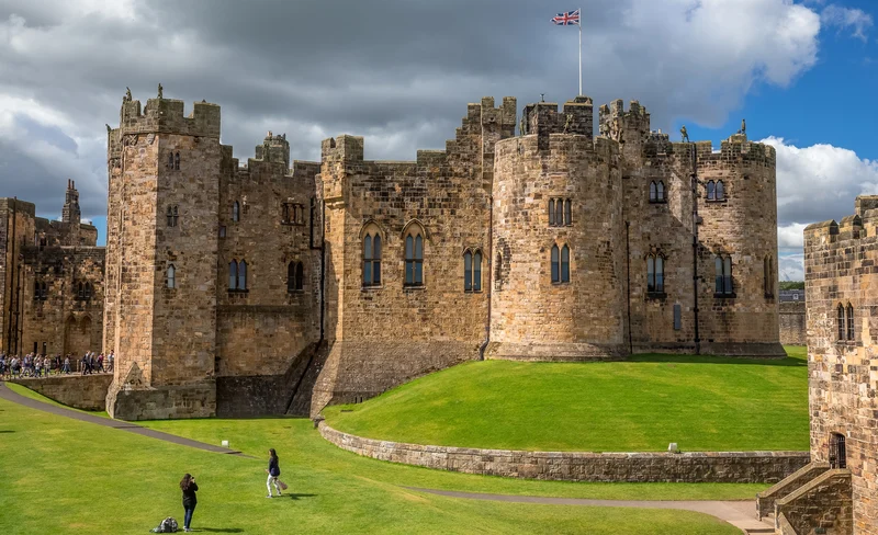 Alnwick Castle and the Borders Day Tour from Edinburgh