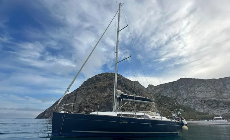 Aperitif sailboat trip in Taormina