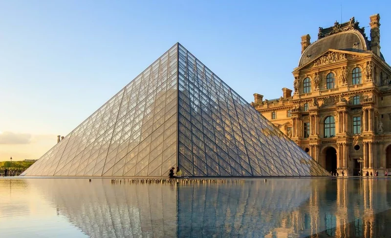 Louvre Museum with Mona Lisa Portrait Guided Tour in Paris