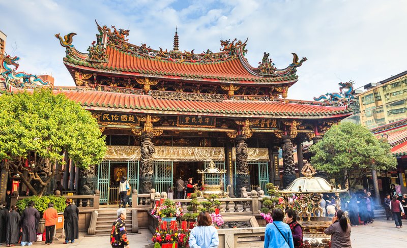 Longshan Temple Walking Tour in Taipei