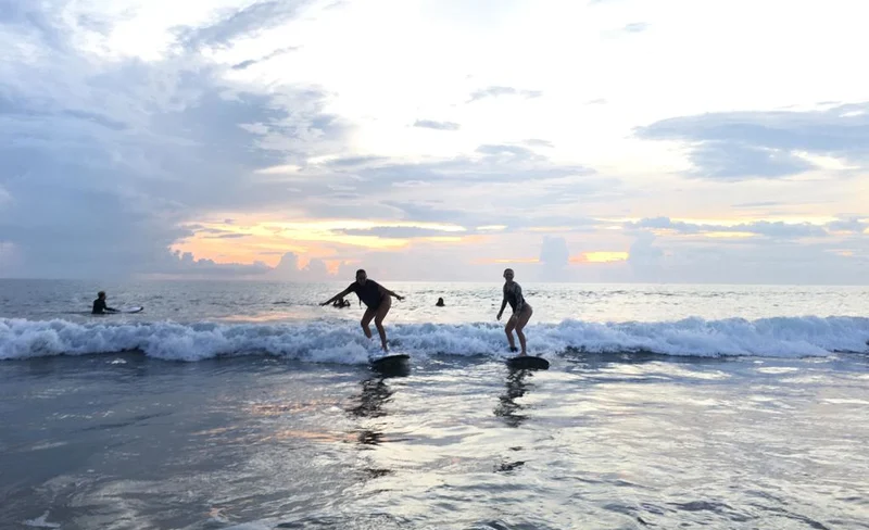 Surfing Lesson in Kuta by Daddy and Mom Surfing School