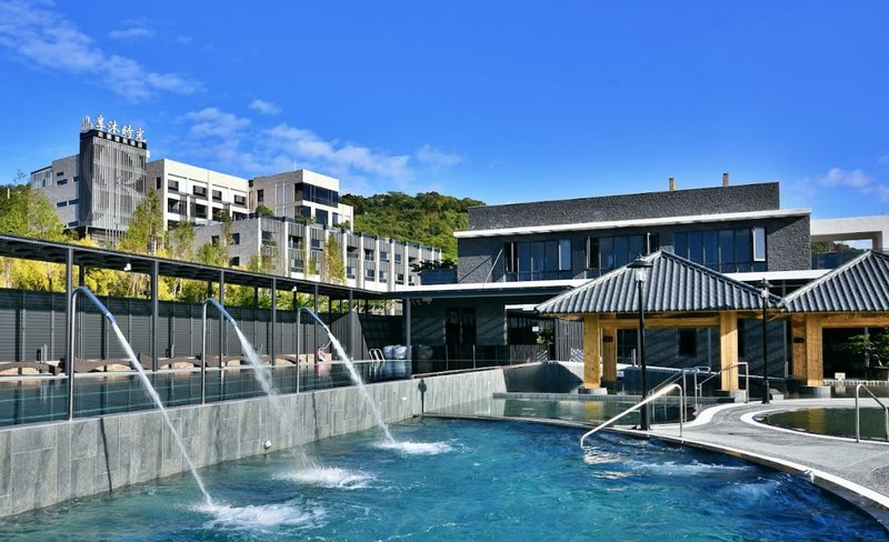 Open-Air Hot Spring and Nude Bath at Shine Mood Resort Yuanli