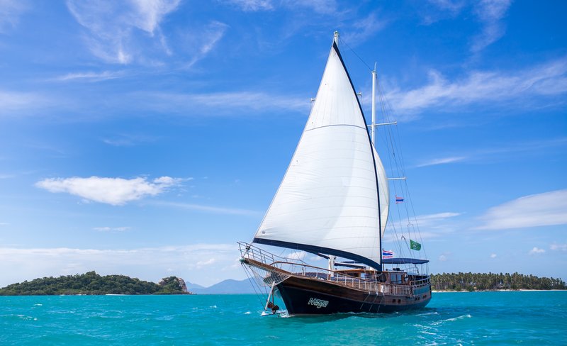 Join in Angthong Marine Park Cruise Experience