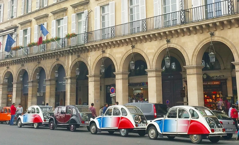 2-hour Citroën 2CV Tours in Paris, France
