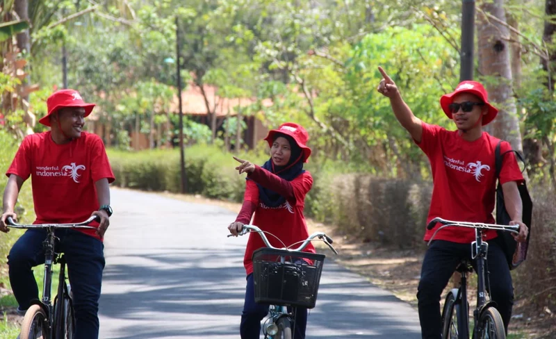 Jogja Borobudur One-Day Private Tour with Village Cycling