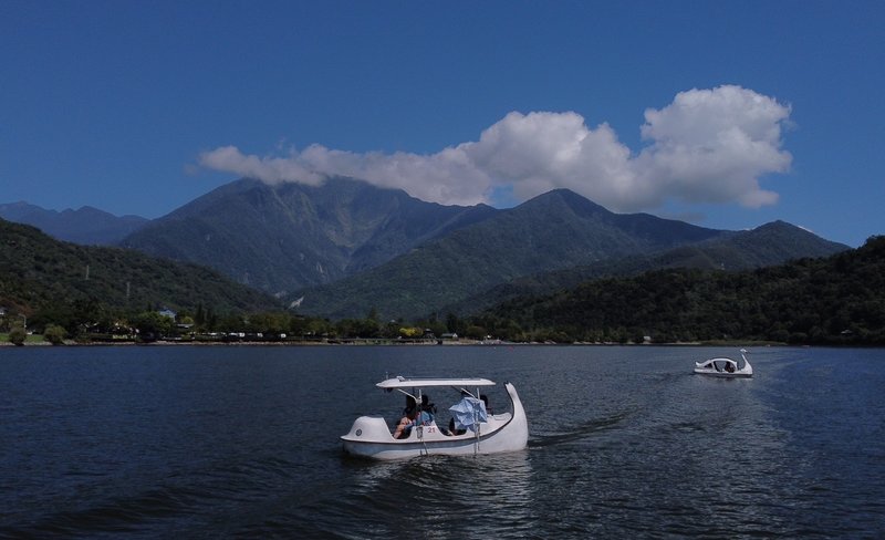 Pedal Boat Experience at Liyu Lake in Hualien