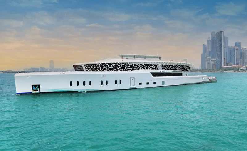 Mega Yacht cruise trip from Dubai