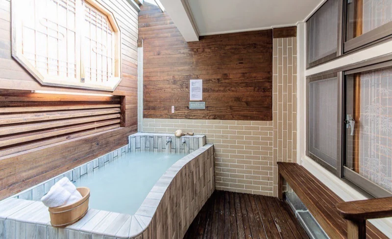 Taipei: Hot Spring Experience at Phoenix Pavilion Hot Spring Hotel