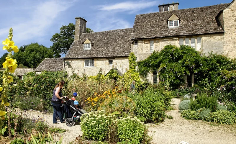 Downton Abbey, Cotswolds and Highclere Castle Small Group Tour