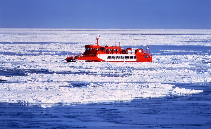 Icebreaker Ship Ride and Ice Fall Festival Day Tour from Sapporo