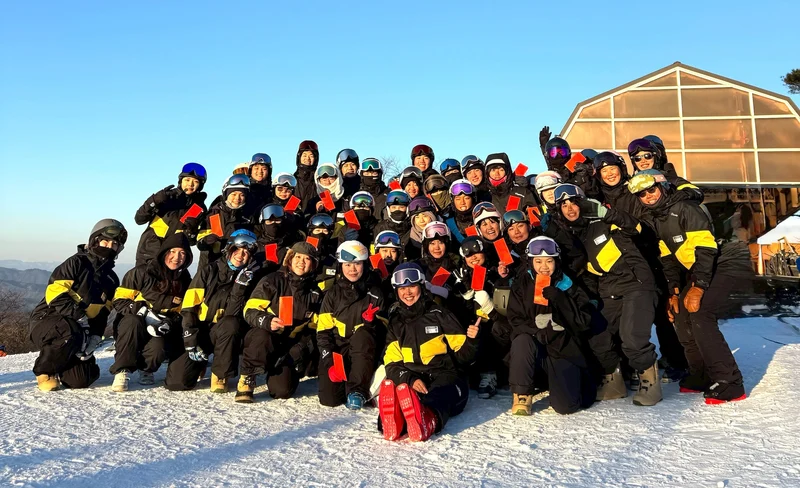 Hokkaido Sapporo Teine Ski Resort | One-Day Snowboard and Ski Trip with Mandarin Instruction (Including Shuttle Bus, Ski Equipment, and Chinese Ski Instructor)
