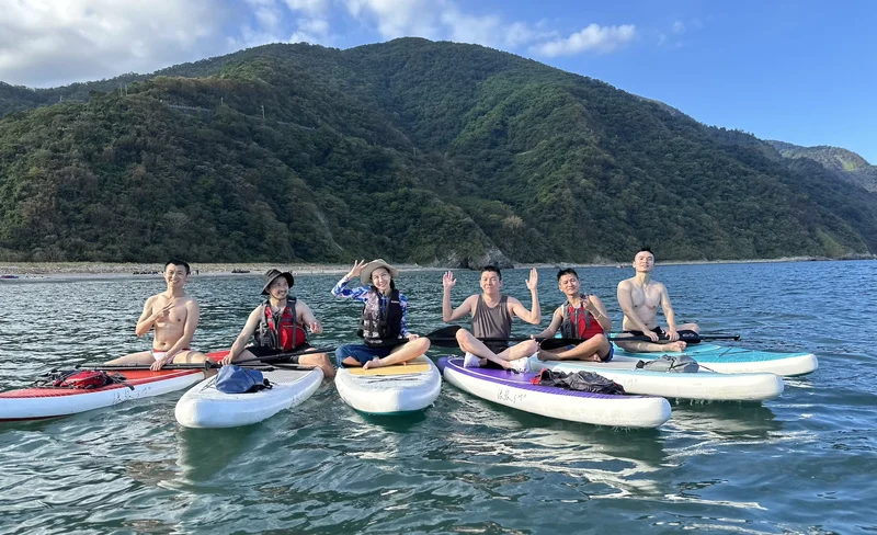 Yilan: Dongao Bay & Wuyanjiao Sea Cave - SUP Paddle Boarding Experience