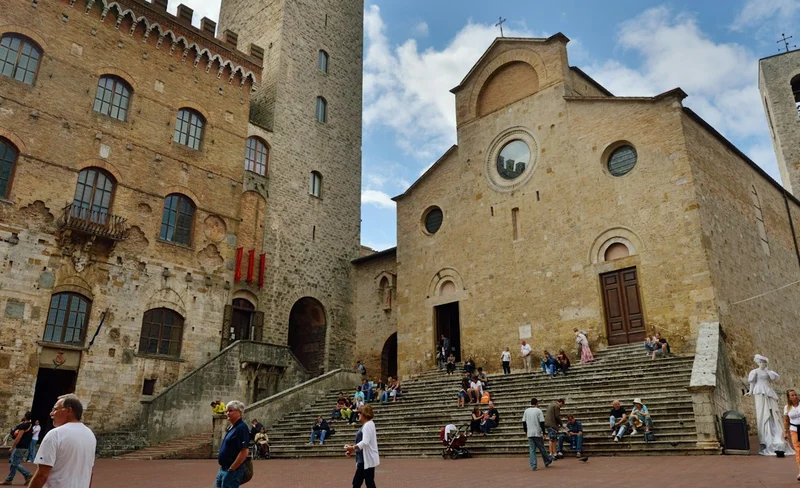 Siena, San Gimignano and Pisa tour with wine tasting from Florence