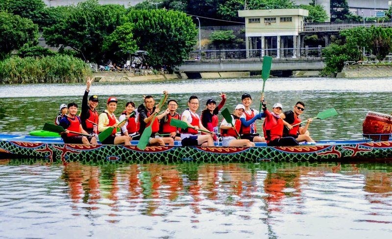 Dragon Boat Racing Experience in Taipei