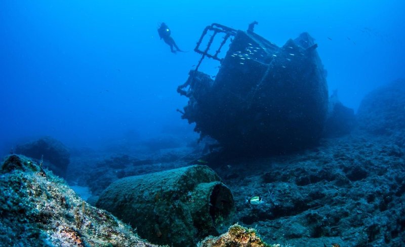 PADI Wreck Diver in Okinawa with PADI 5 Star IDC