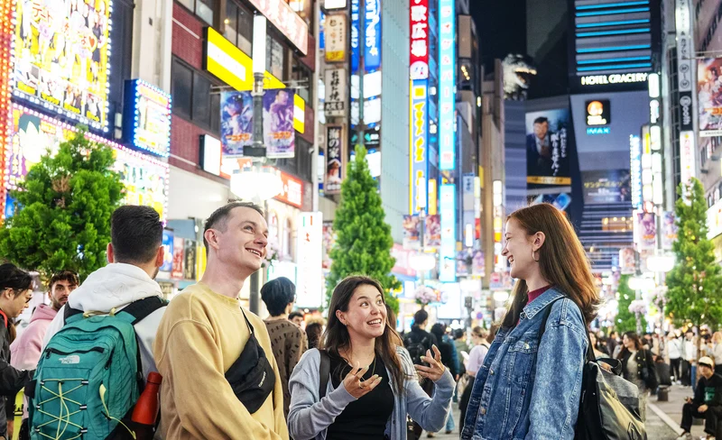 Tokyo: Shinjuku Historical Walking Tour & Secret Backstreets