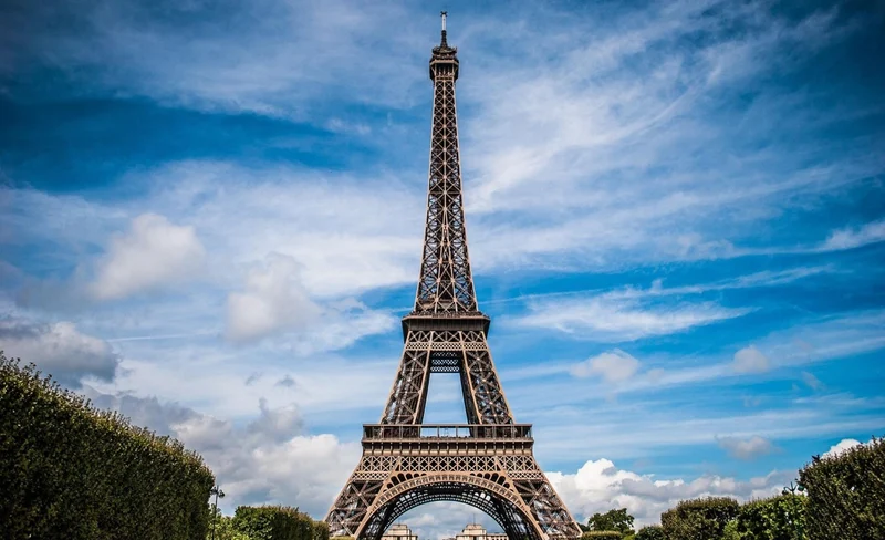 Paris City Tour with Eiffel Tower Summit Skip-The-Line Ticket