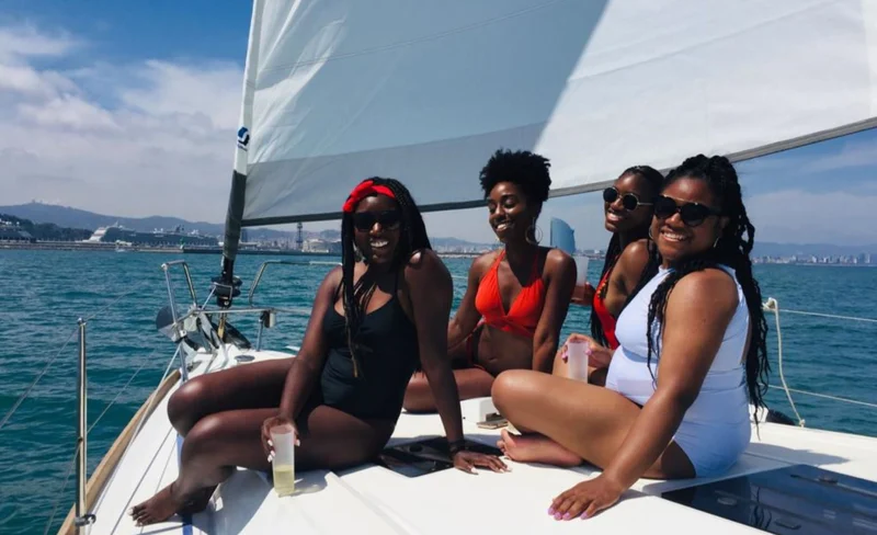 Sailing tour with food and drinks in Barcelona Sailing tour with food and drinks in Barcelona