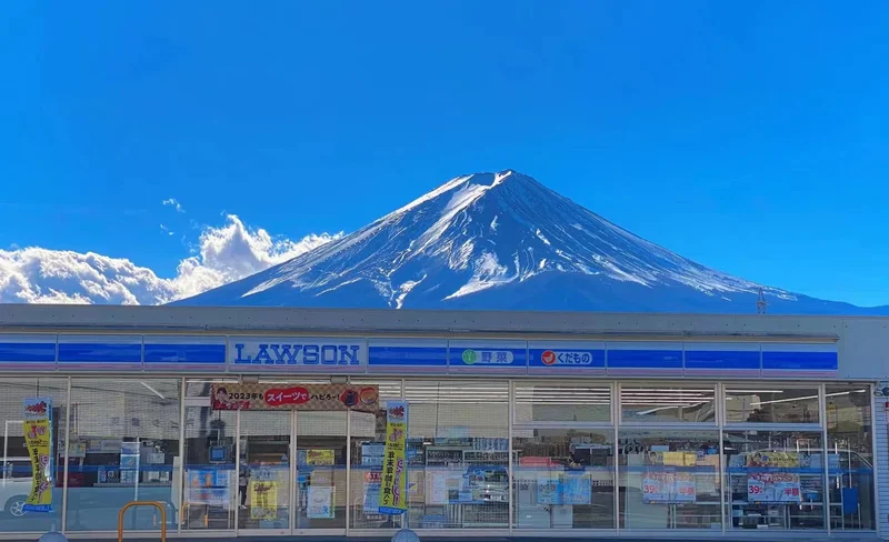 Mount Fuji popular scenic spot one-day tour: Ladder Town, Oshino Hakkai, Kawaguchiko, Lawson convenience store (departing from Tokyo Station or Shinjuku Station)