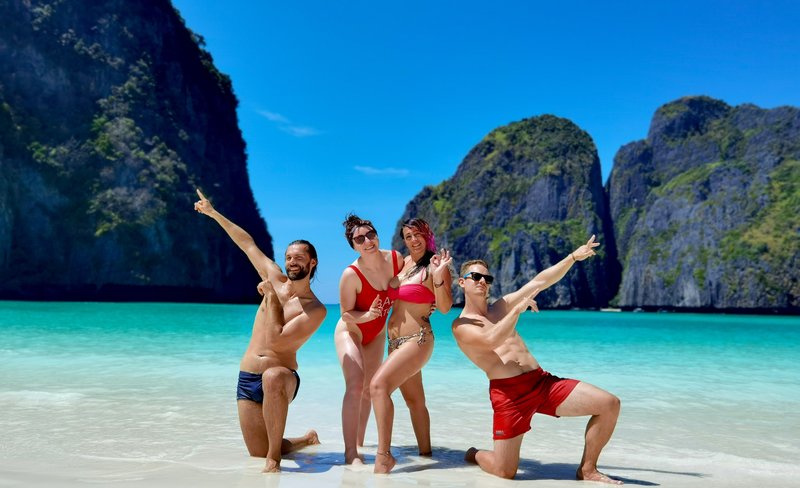 From Phuket: Day Trip to Phi Phi with Transfer and Private Longtail Tour