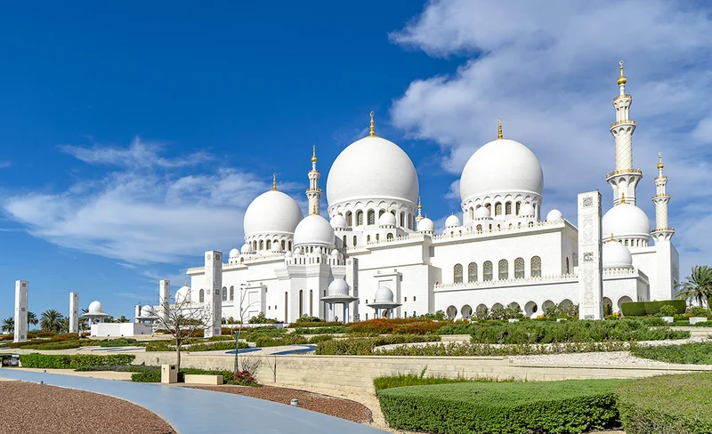 Inside Sheikh Zayed Mosque Walking Tour in Abu Dhabi