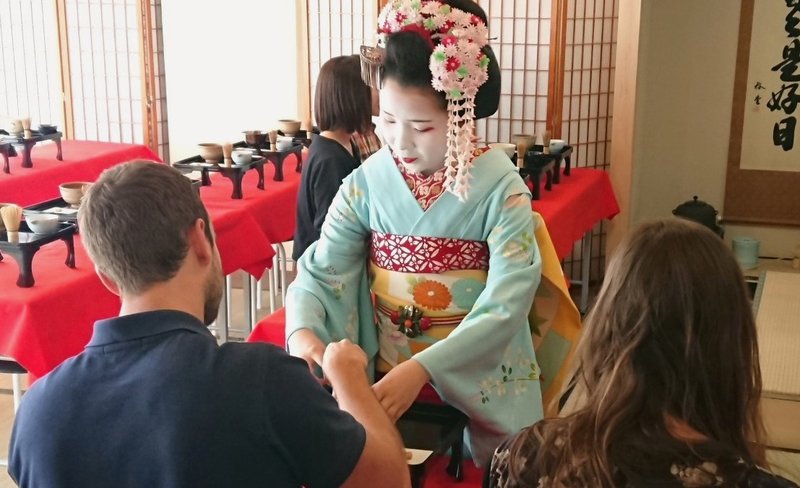 Tea Ceremony, Dance Lesson and Game with Japanese Maiko