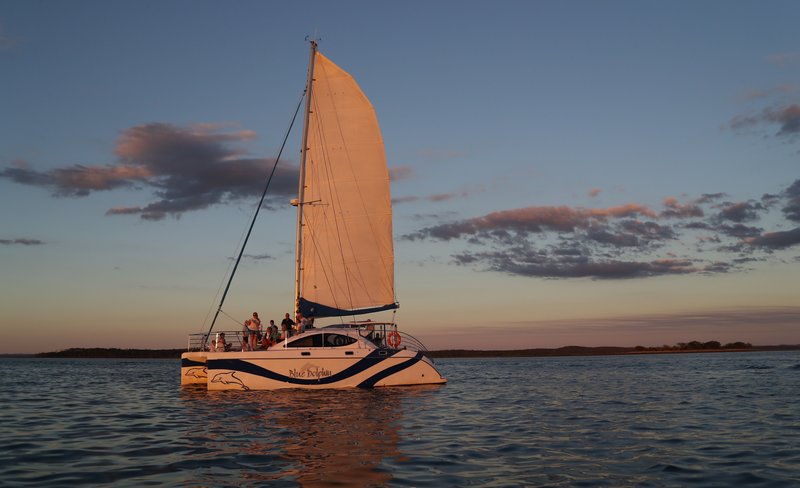 Champagne Sunset Sail 90-Minute Tour from Hervey Bay