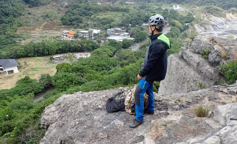 Beitou Sulphur Valley Rock Climbing Experience in Taipei