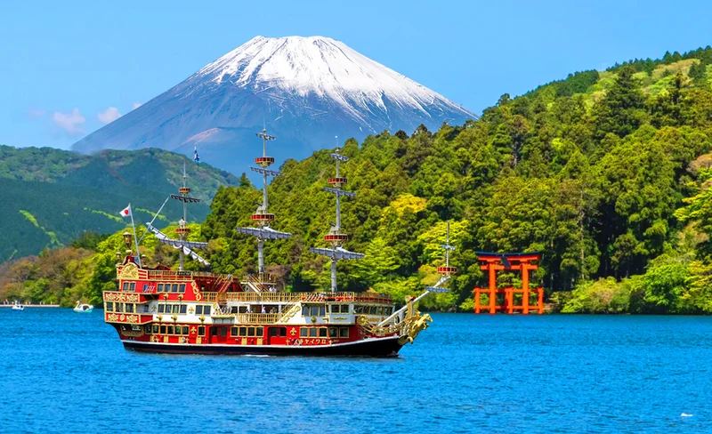 [Mt. Fuji, Hakone, Kamakura, and Enoshima Day Trip] Lake Ashi Pirate Ship Cruise & Mt. Fuji and Owakudani Views by Ropeway & Enoshima Scenic Views and Gourmet Food (Departure from Tokyo/Shinjuku)