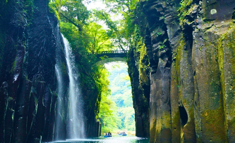 One-day trip to Kyushu Miyazaki: Kamishikimi Kumanoza Shrine & Takachiho Gorge & Ama-no-Iwato Shrine & Ama-no-Yasugawara (Departure from Fukuoka, including a special lunch)