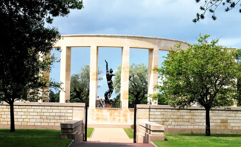 Normandy D-Day Battlefields and Landing Beaches Tour from Paris