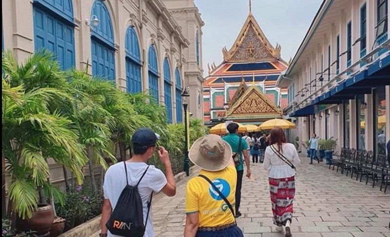 Guided tour in Grand palace & Emerald Buddha by MyProGuide