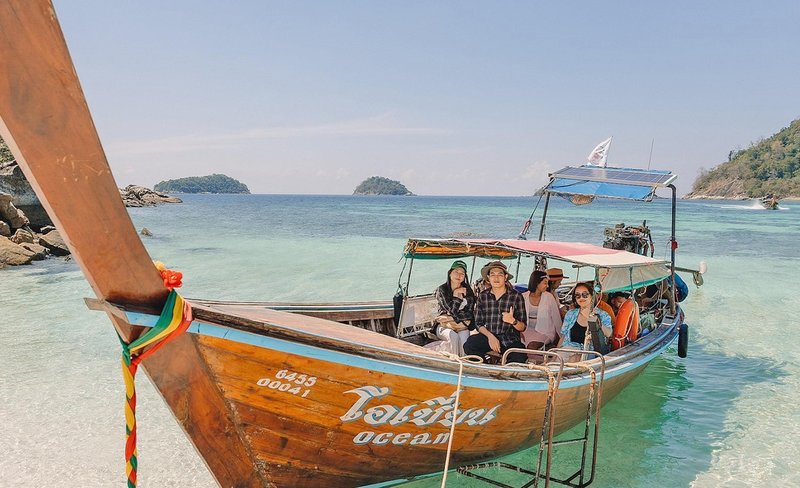 Koh Lipe 5 Islands by Private Longtailboat Free use Go Pro Camera