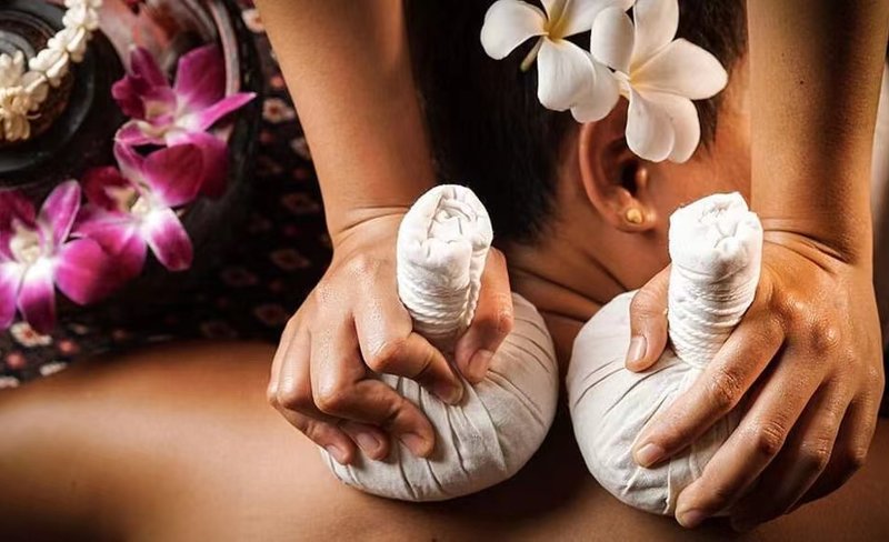 Spring Massage & Spa Experience at Phrom Phong in Bangkok