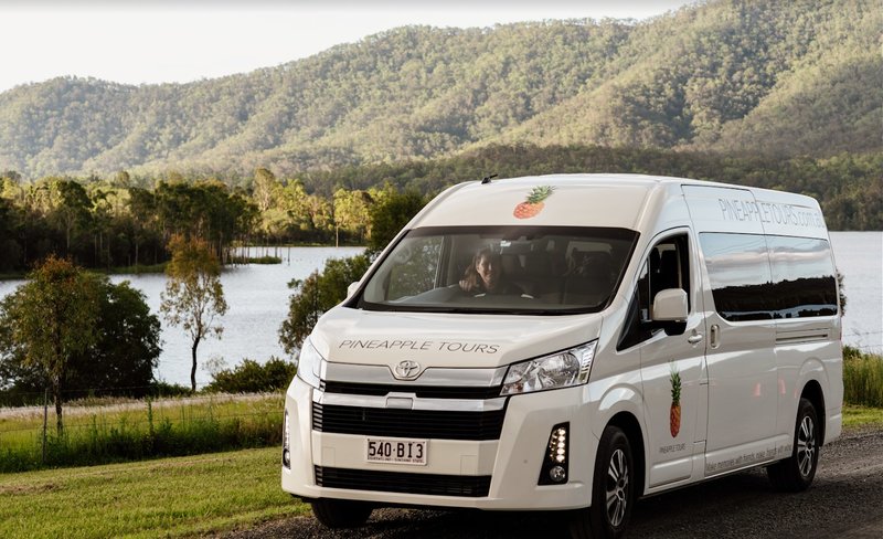 Shared Transfers to Currumbin Wildlife Sanctuary or Tropical Fruit World