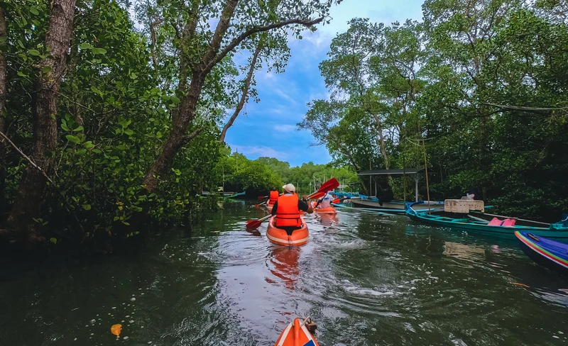 Canoeing Water Adventure Experience in Tanjung Benoa Bali