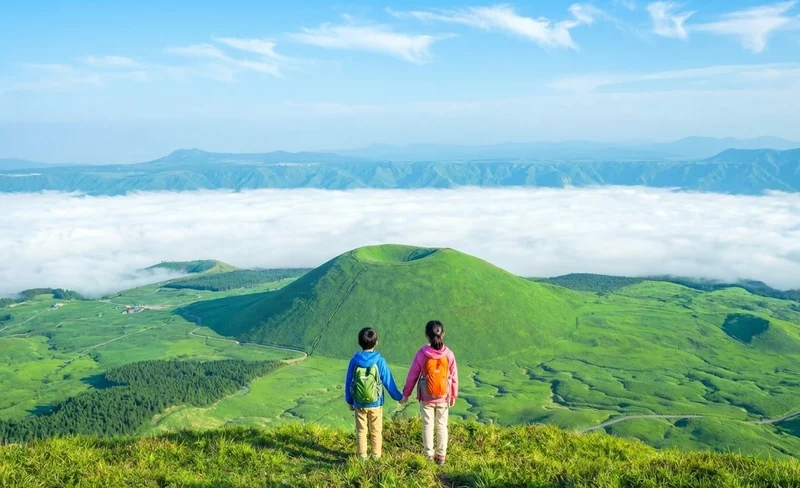 One-Day Kyushu Tour: Kamishikimi Kumanoza Shrine & Mount Aso (with shuttle bus) & Kurokawa Onsen (Chinese and English-speaking guide, departure from Fukuoka/Kumamoto)