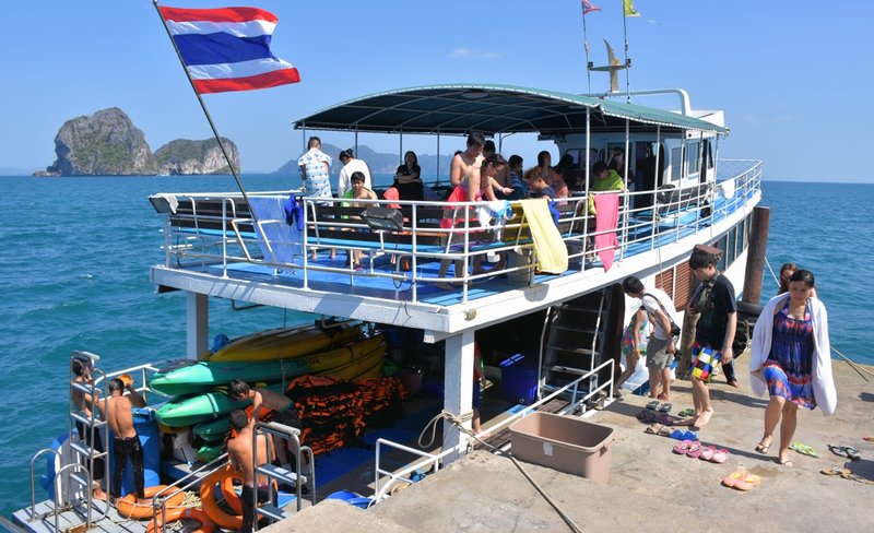 4 Island Snorkel Tour to Emerald Cave by Big Boat from Koh Lanta