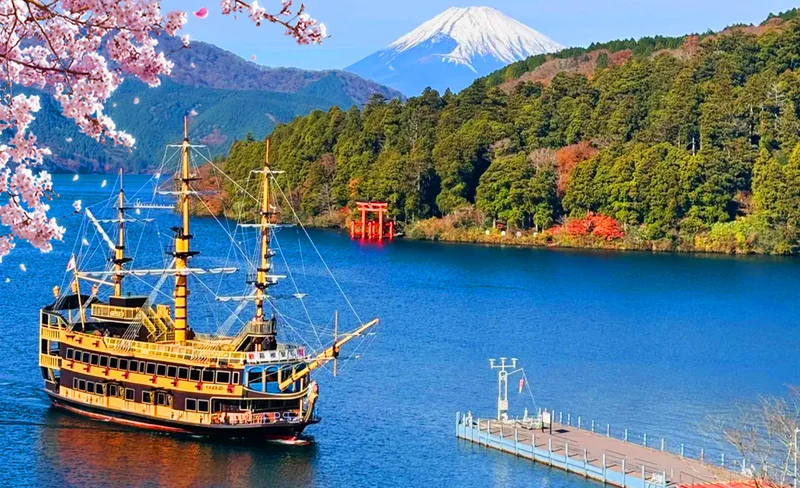 Hakone Ashinoko Lake Water Torii & Hakone Pirate Ship & Hakone Ropeway & Kamakura Enoshima Day Trip (From Tokyo)