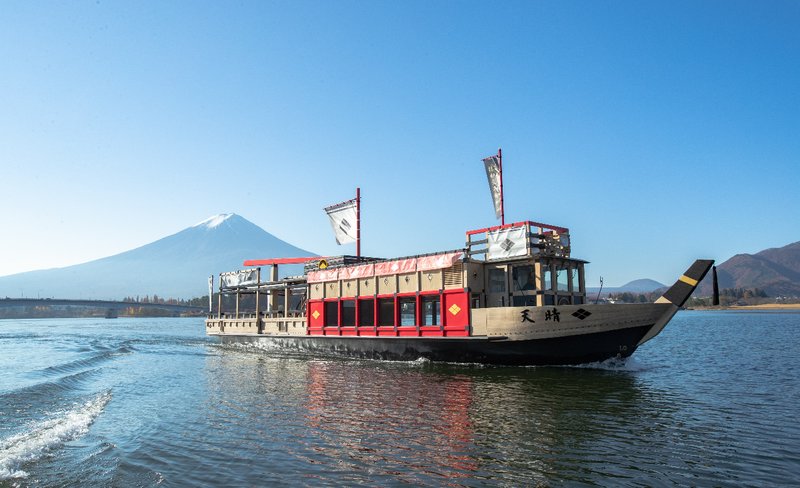 Lake Kawaguchi Excursion Ship & Mt. Fuji Panoramic Ropeway Tour from Tokyo