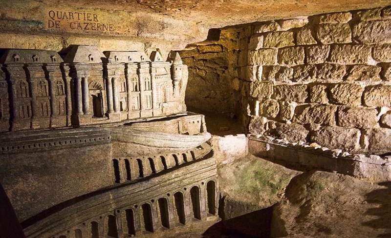 Paris Catacombs Tour: Semi-private VIP with Restricted Access