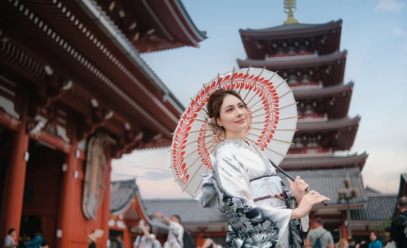 Asakusa Kimono & Furisode Rental Experience (Tokyo / Provided by Wasou Komachi Kanon)