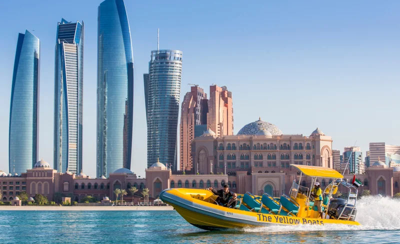 Emirates Palace & Yas Marina Sightseeing Boat Tour in Abu Dhabi