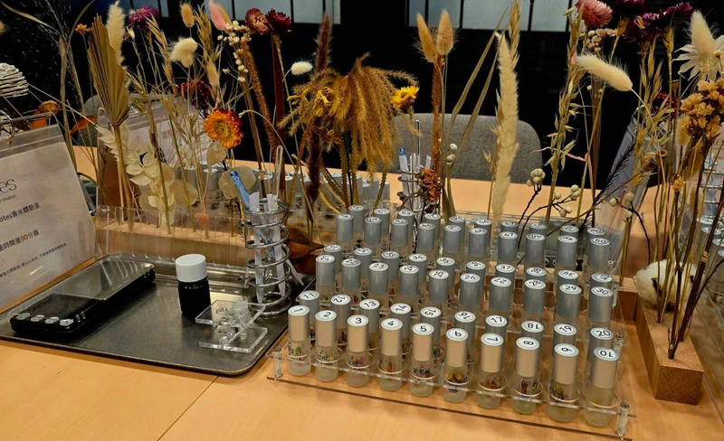 Yilan: Notes fragrance perfume creation / scented wax blocks / aromatherapy sniffing bottle DIY experience
