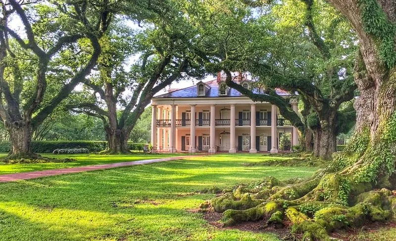 Oak Alley Plantation Half-Day Tour from New Orleans